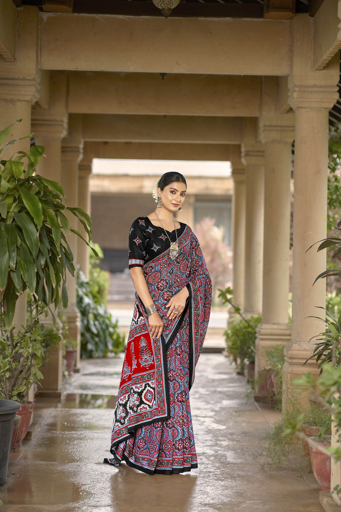 Handicraft Ladies Ikat Pure soft mul Cotton Sari With Blouse Piece